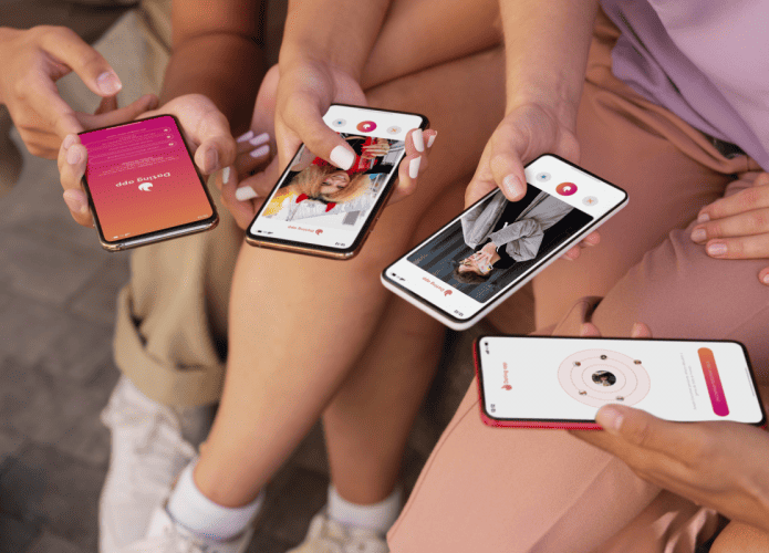 people-holding-smartphones-with-dating-apps-695x500.png