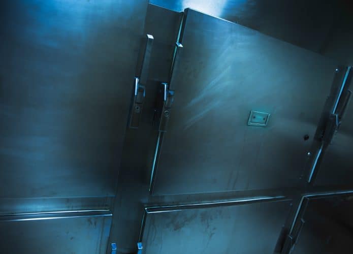 Uma sala de necrotério para ilustrara cadáveres
