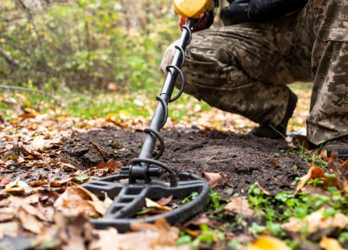 Detector de metais encontra anel de ouro de 1.500 anos na Dinamarca