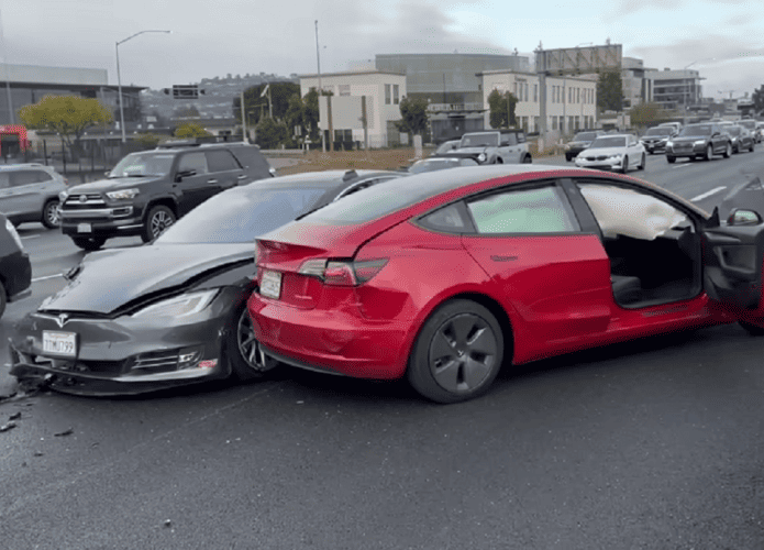 tesla_acidente-695x500.png