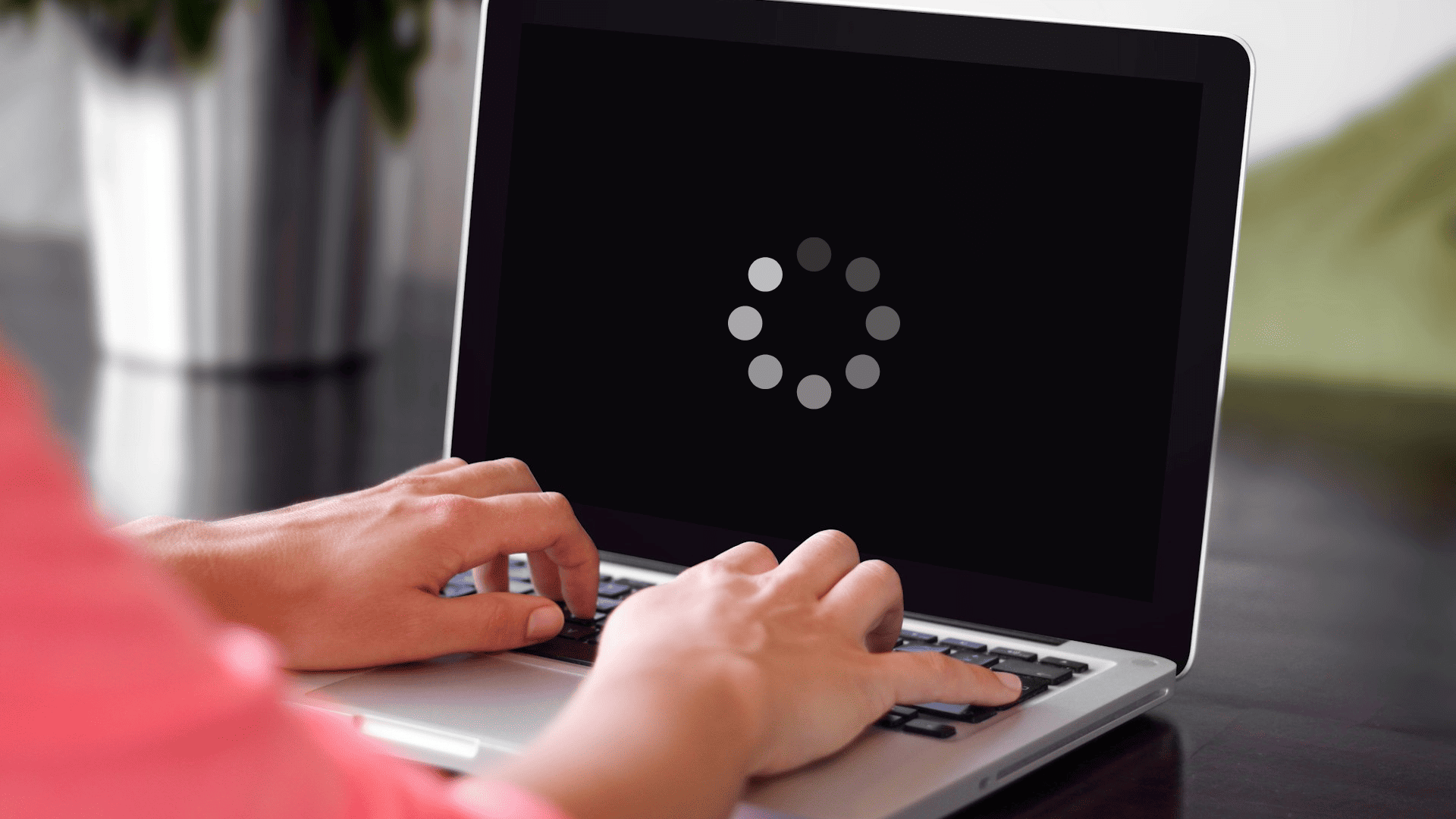 Como saber se um site está fora do ar. Imagem: Simon Hattinga Verschure/Unsplash