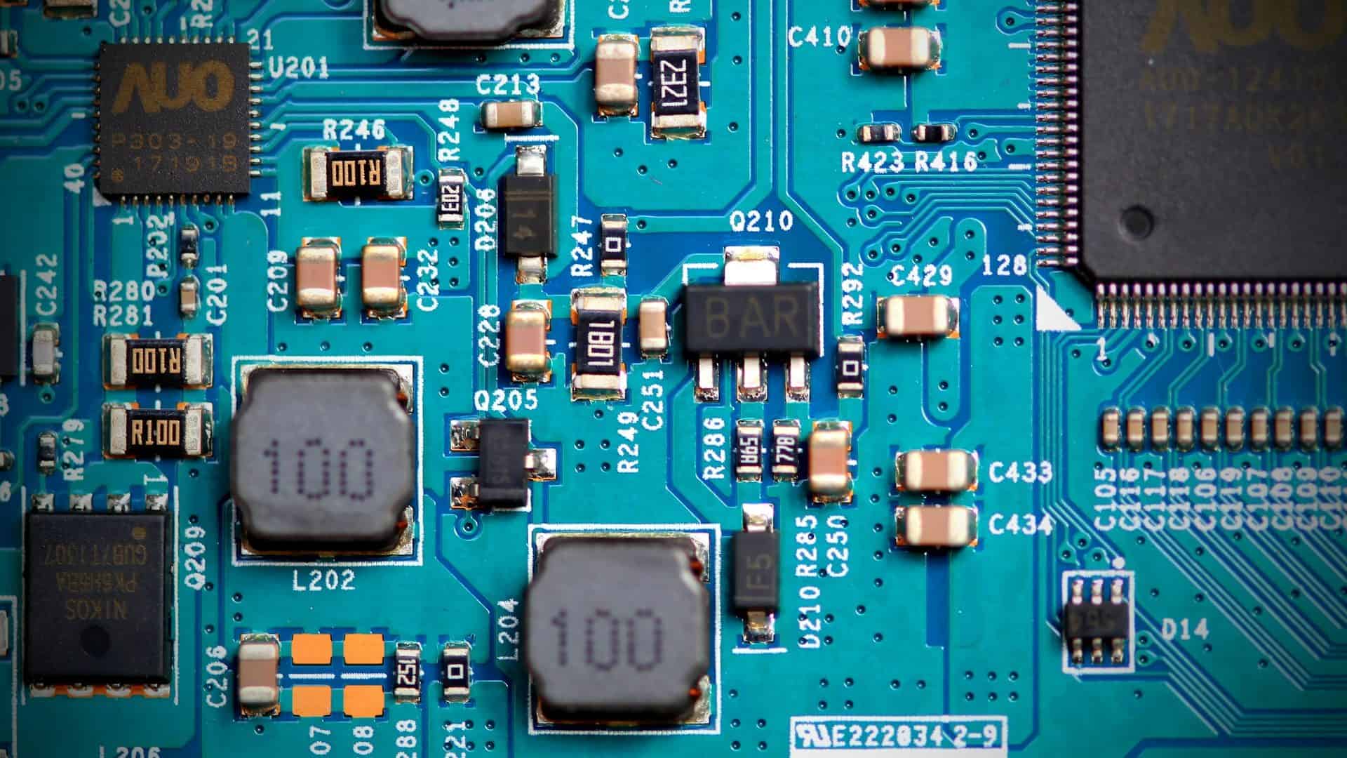 Semicondutores em chip eletrônico via Anne Nygård/Unsplash