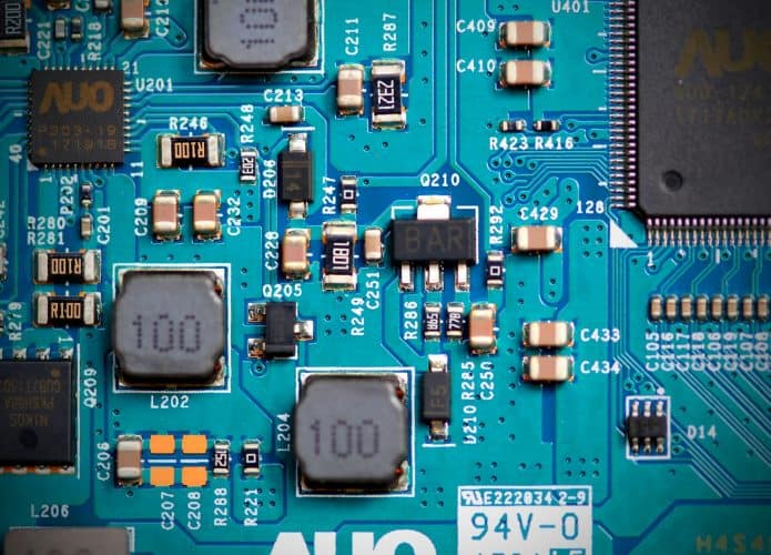 Semicondutores em chip eletrônico via Anne Nygård/Unsplash