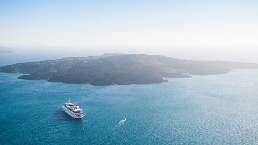 Vulcão em Santorini visto de longe