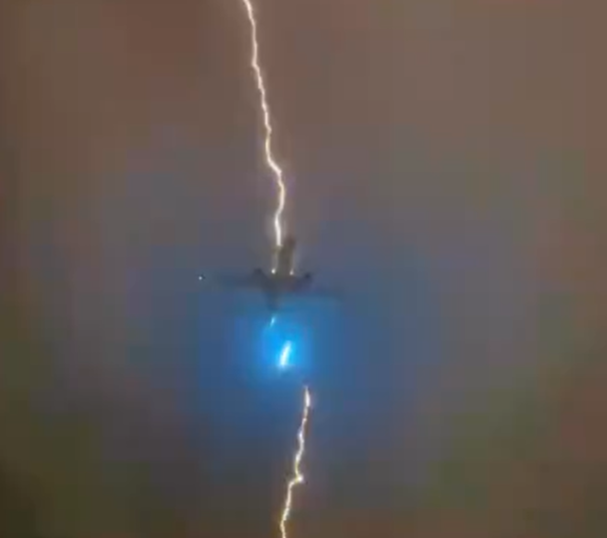 aviao-raio_resized.png