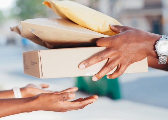 Entrega de produto para falar de como se proteger de maus entregadores e como se proteger