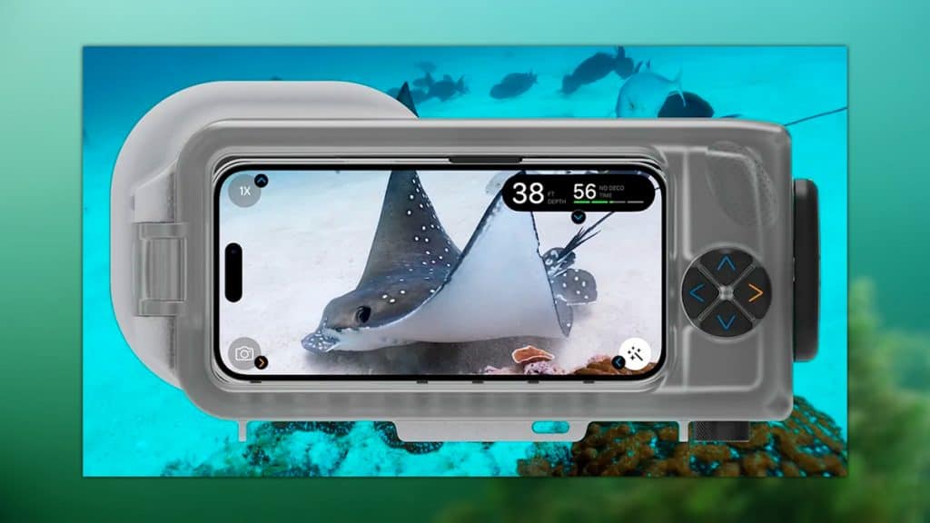Montagem de equipamento que transforma iPhone em computador de mergulho