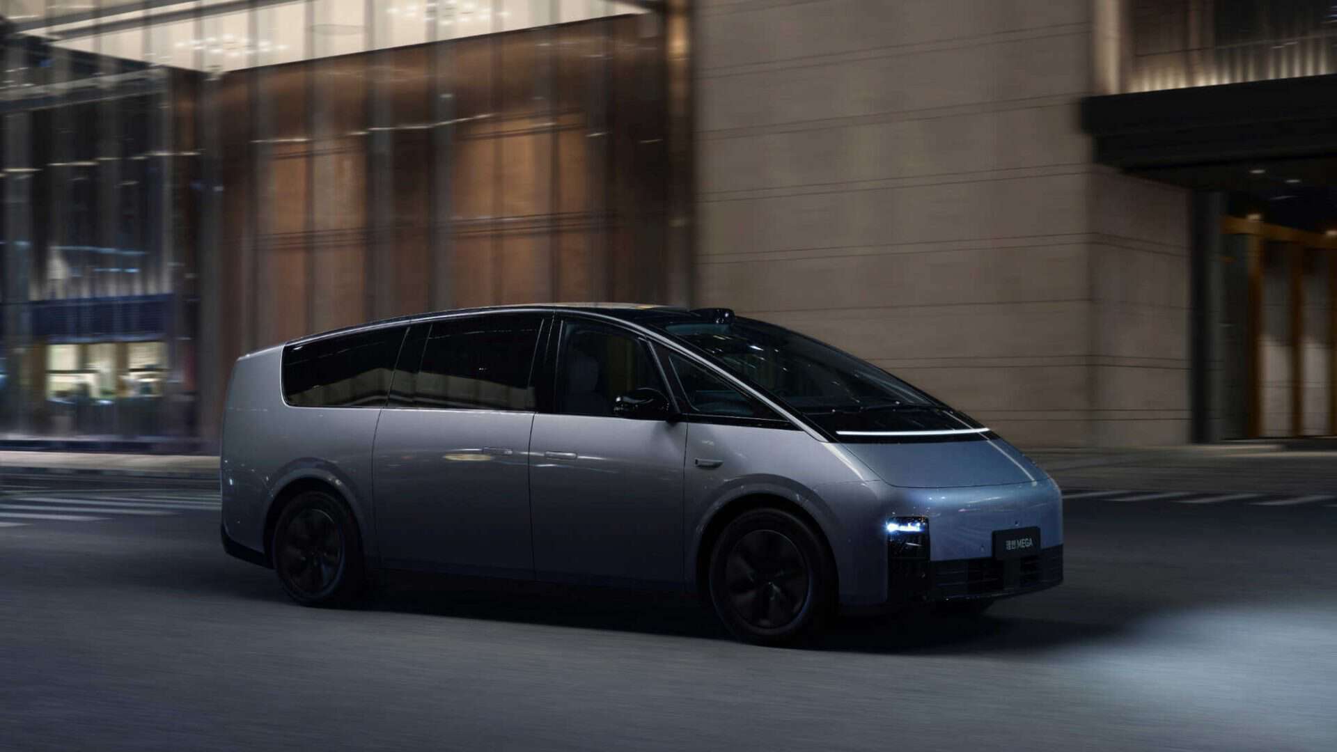 Mega, novo carro elétrico chinês que impressiona pelo tamanho