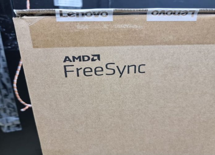 pacote com logo AMD e escrito FreeSync