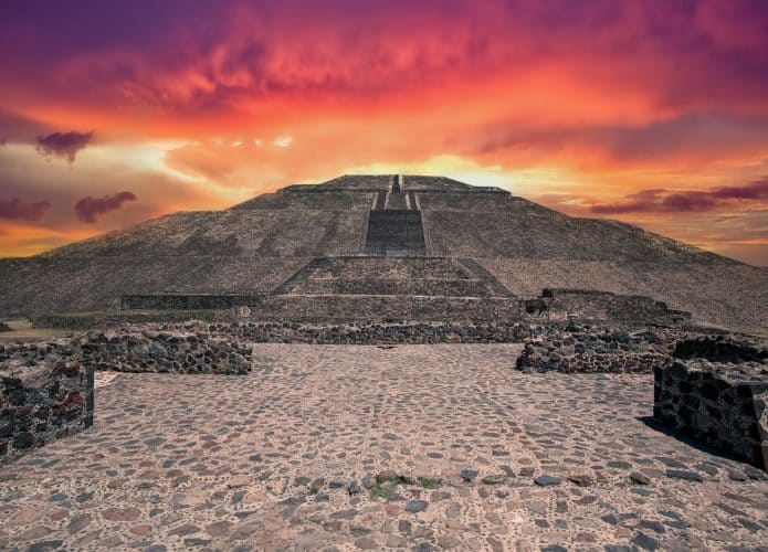 teotihuacan-695x500