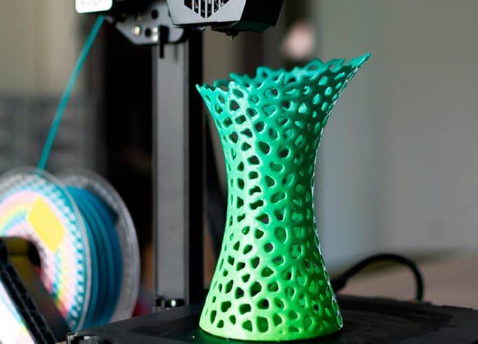 Objeto sendo impresso em impressora 3D