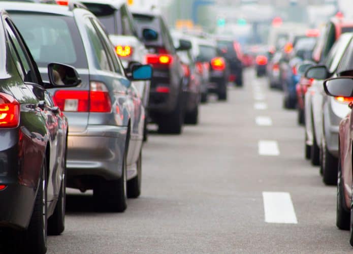 Carros em trânsito nos Estados Unidos