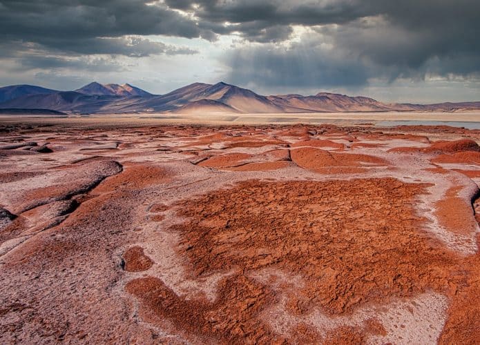 “Universo” de bactérias está escondido abaixo do deserto mais quente e seco do planeta