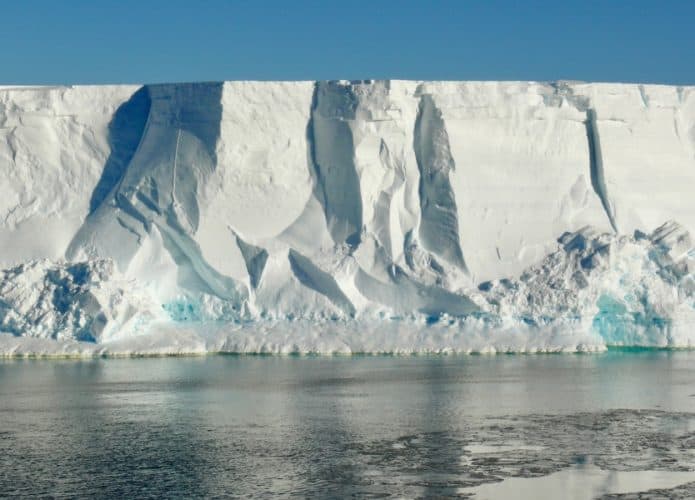 Plataforma de gelo do tamanho da França se move até duas vezes por dia