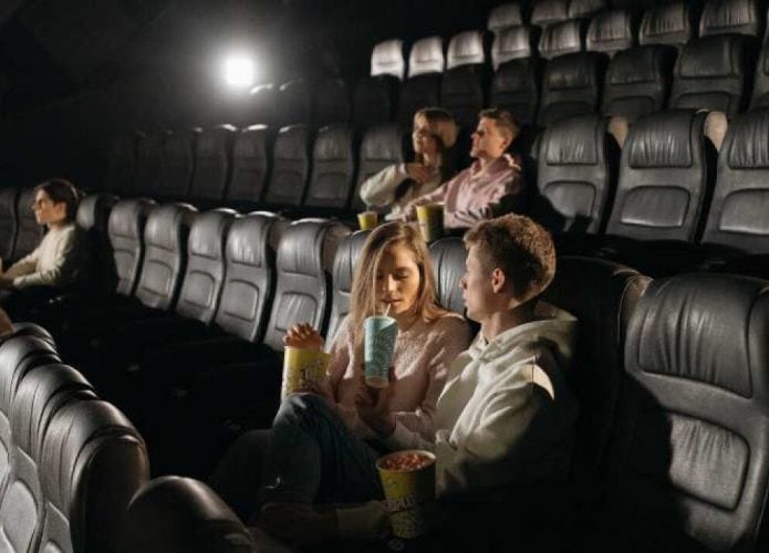 sala-de-cinema-pexels-capa-695x500