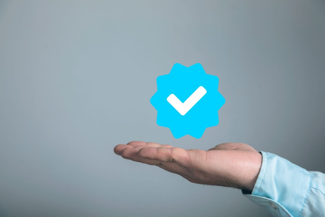 Usuários do X não vão mais poder esconder o selo de conta verificada