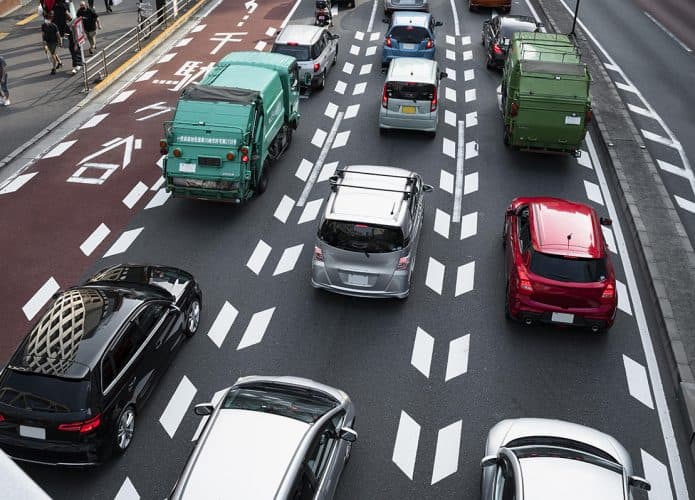 Imagem de carros na rua