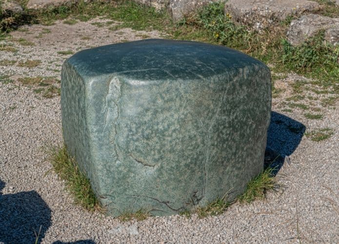 Monólito misterioso, “Pedra do desejo” esconde segredos do império hitita