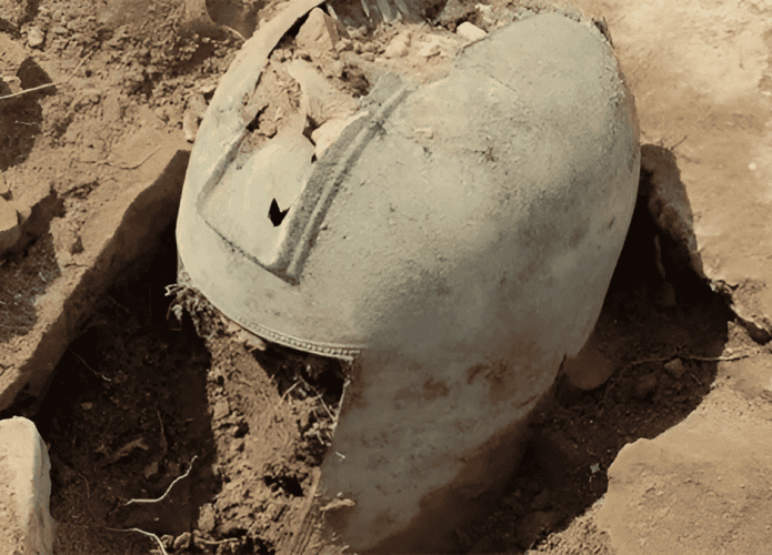 Capacete de 2.500 anos é encontrado em túmulo na Croácia