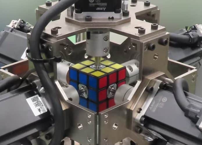 VÍDEO: robô da Mitsubishi resolve cubo mágico em menos de 1 segundo; assista