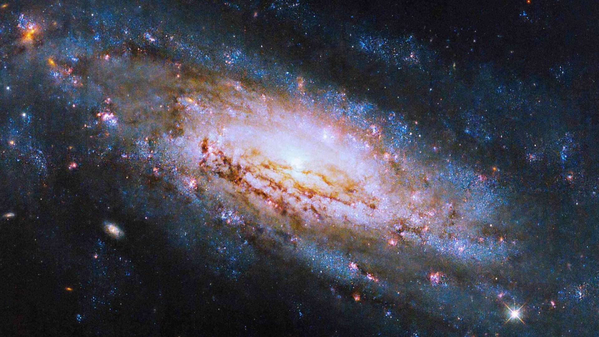 Galáxia capturada pelo Hubble é lar de um buraco negro voraz (Crédito: NASA, ESA e D. Thilker (Universidade Johns Hopkins); Processamento de imagem: Gladys Kober (NASA/Universidade Católica da América)