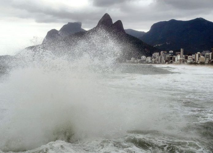 Crise climática: nova tecnologia usa IA para prever marés de tempestade