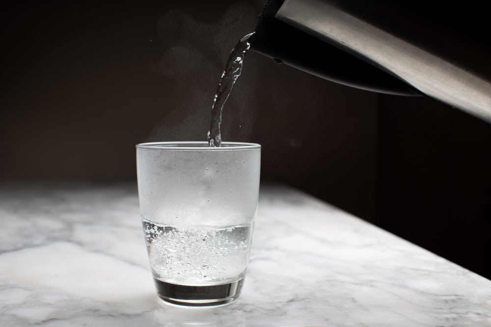 Água quente (Crédito: iced.espresso/ Shutterstock)