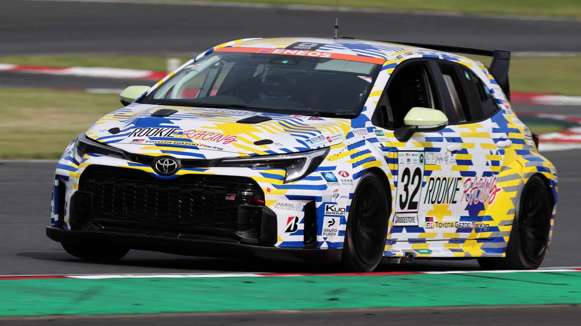 Corolla movido a hidrogênio em pista de corrida