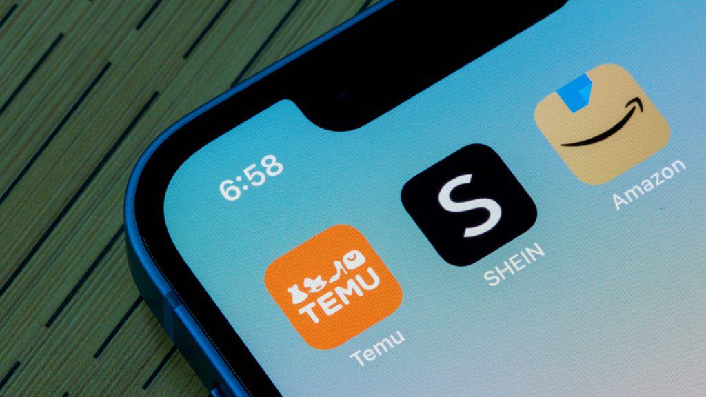 Ícones dos aplicativos da Temu, Shein e Amazon na tela de início de um iPhone