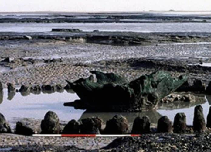 Seahenge-inglaterra-2-695x500