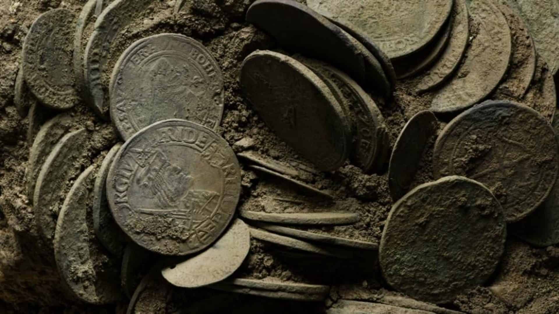 Moedas encontradas na Alemanha (Crédito: Escritório Estatal para a Preservação de Monumentos e Arqueologia da Saxónia-Anhalt/ Juraj Lipták)