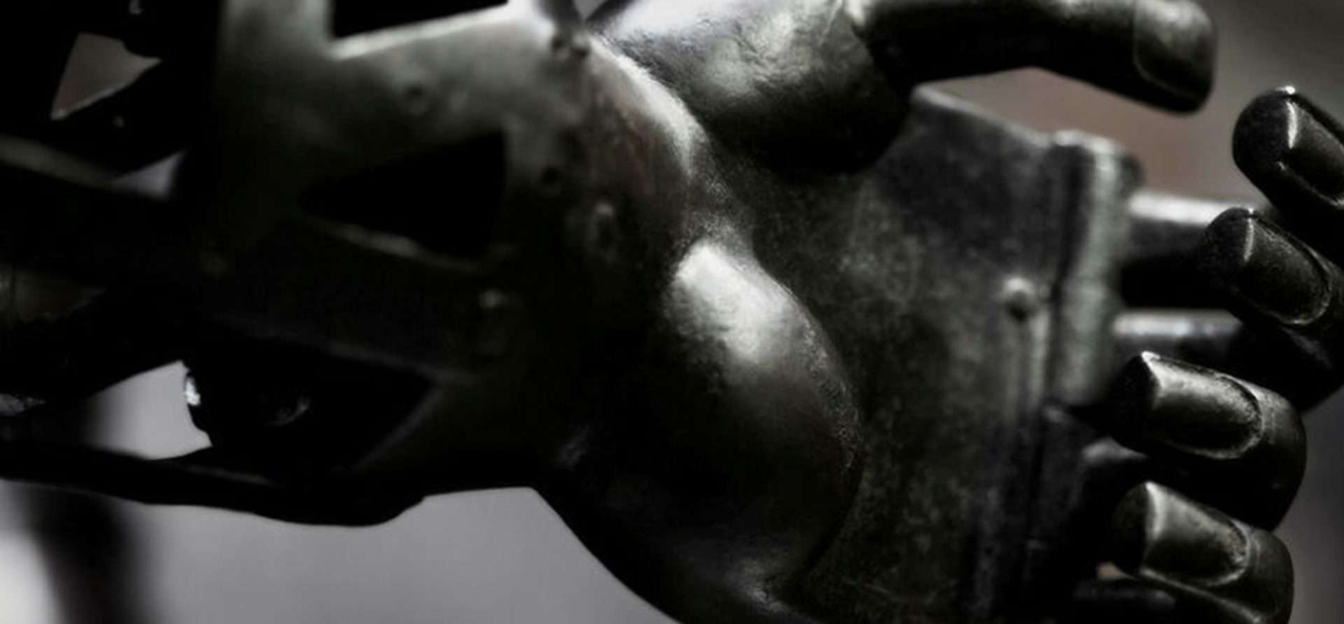 mao-de-ferro-protese-1-1920x892