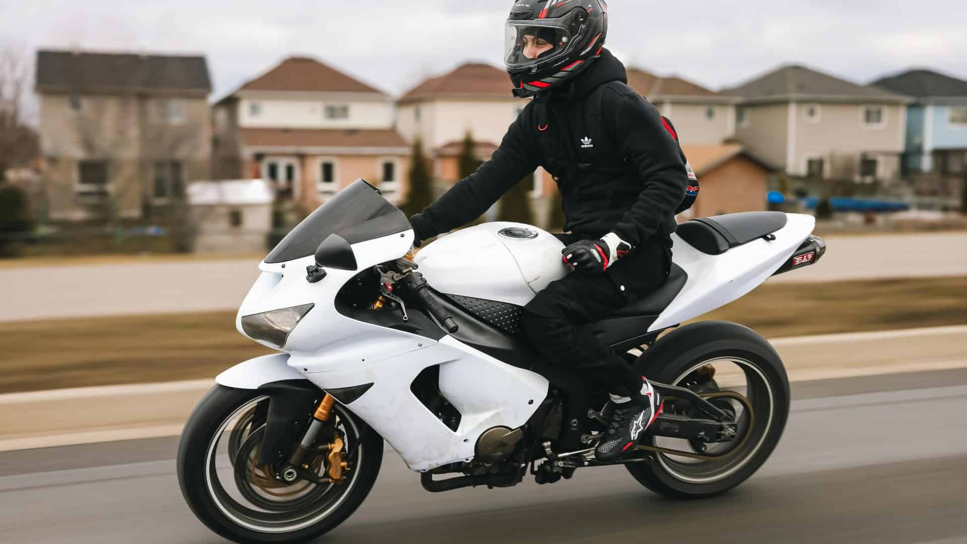 Moto elétrica precisa de CNH