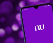 Logomarca do Nubank em smartphone