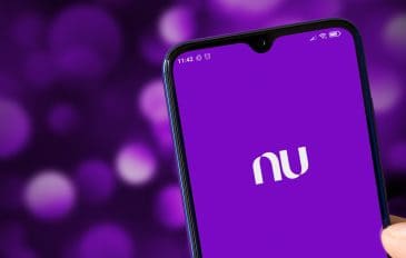 Logomarca do Nubank em smartphone