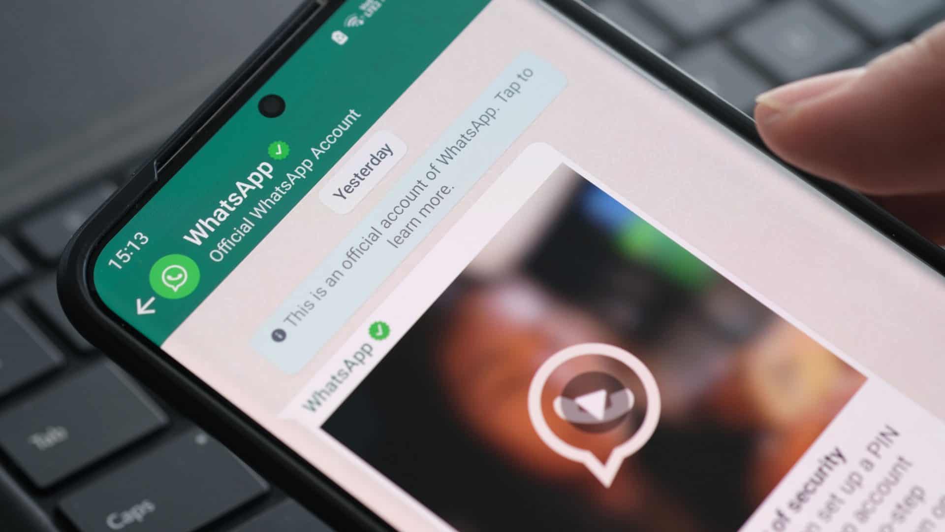 celula aberto no app WhatsApp