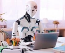 Robô trabalhando em escritório