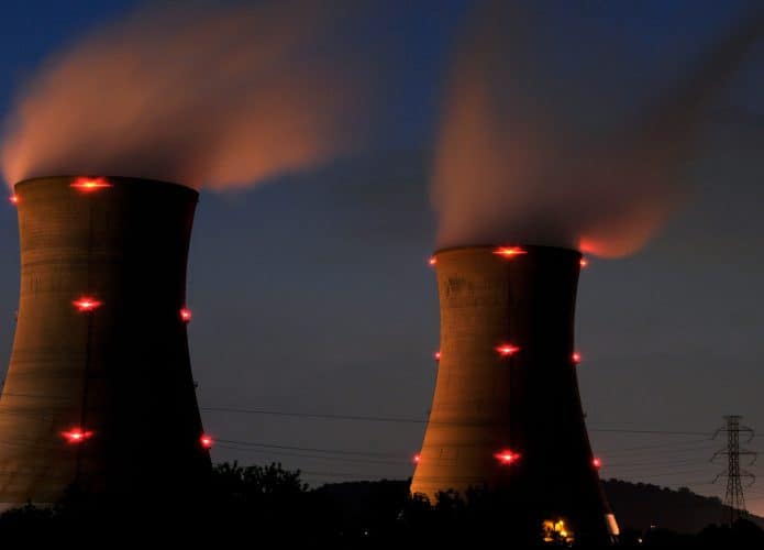 Chaminés de usina nuclear nos Estados Unidos