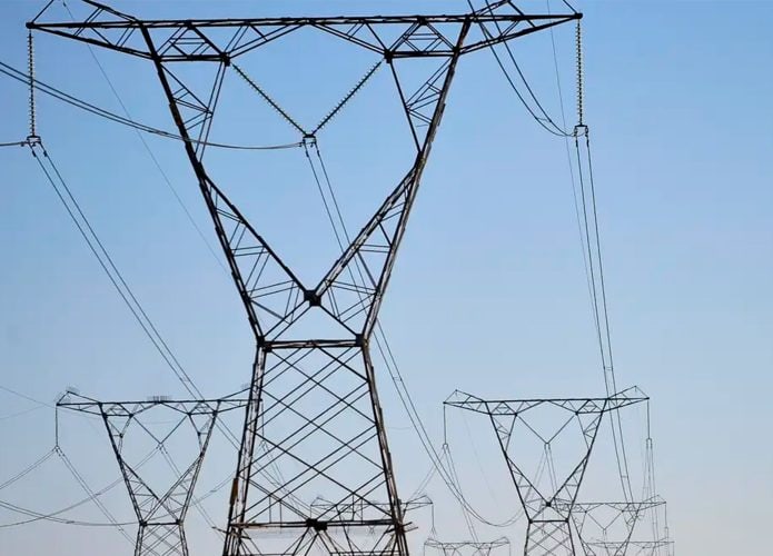 Postes de energia elétrica