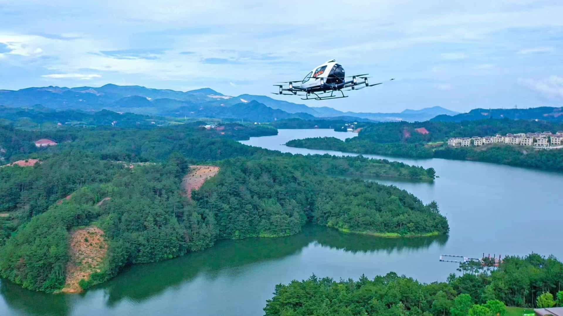 Carro voador da EHang no voo de demonstração