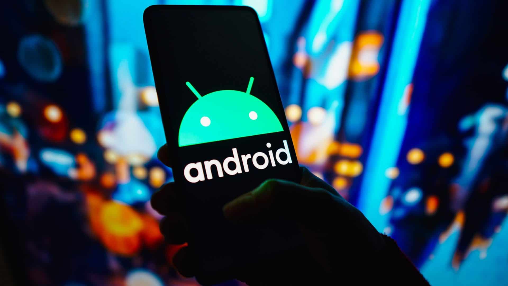 Celular com logo Android