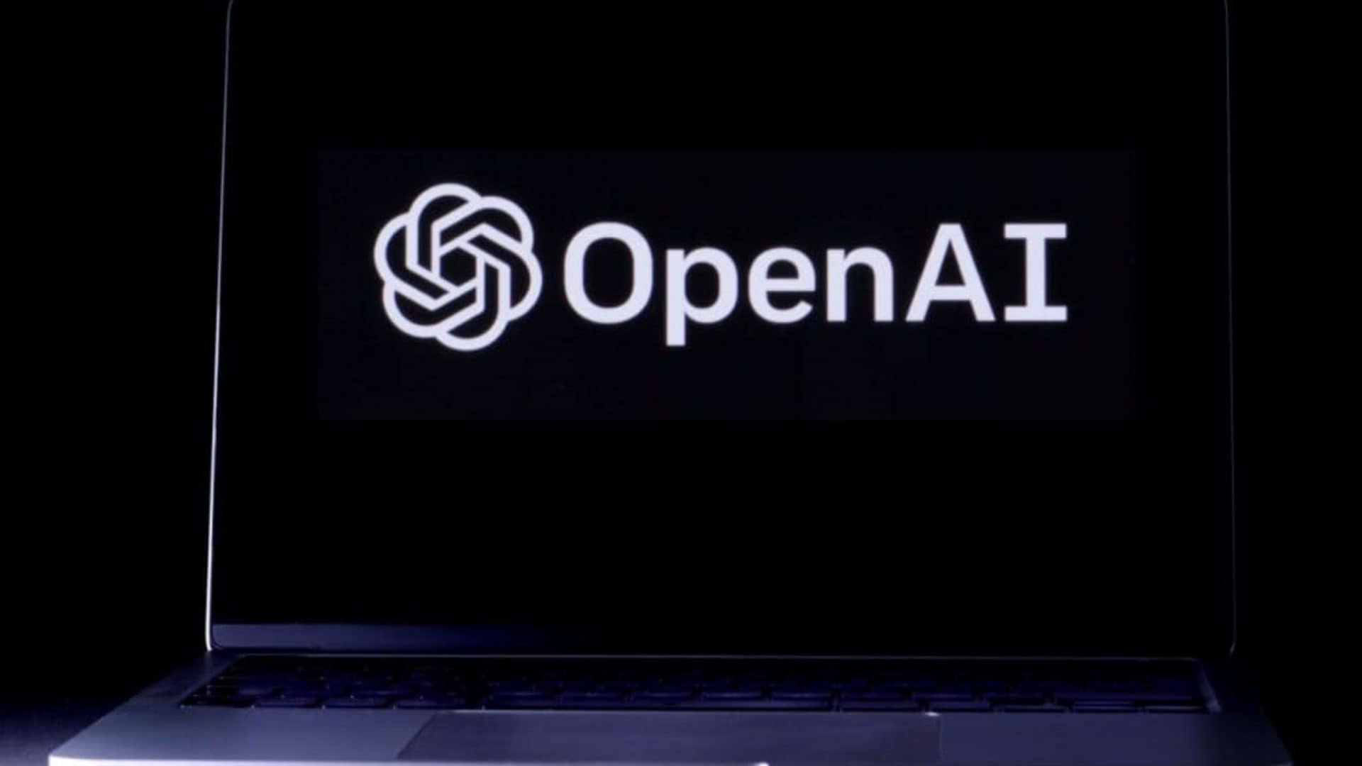 Logo da OpenAI no notebook