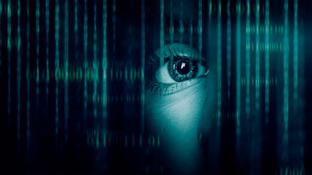Olho por trás de linhas verticais estilo Matrix para ilustrar espionagem através do 5G