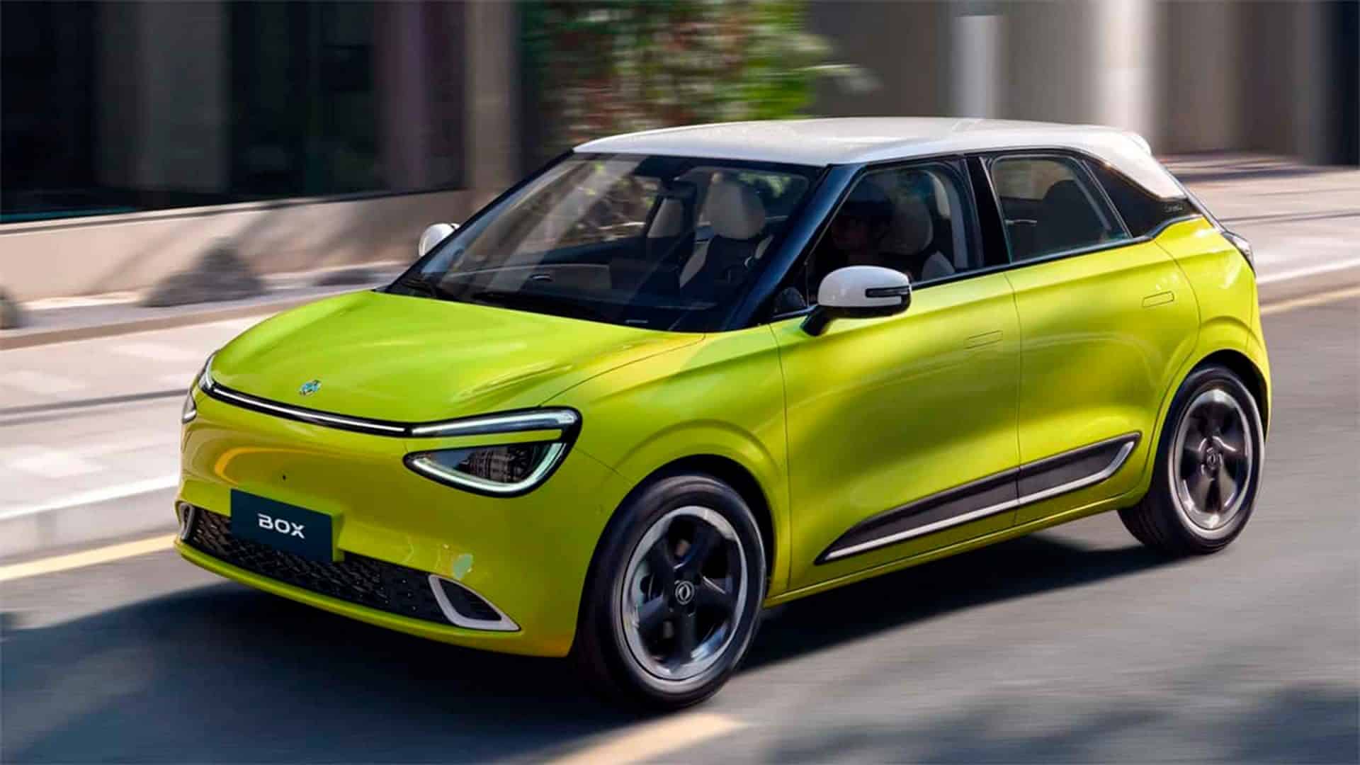 Carro elétrico Nammi Box, da Dongfeng, andando na rua