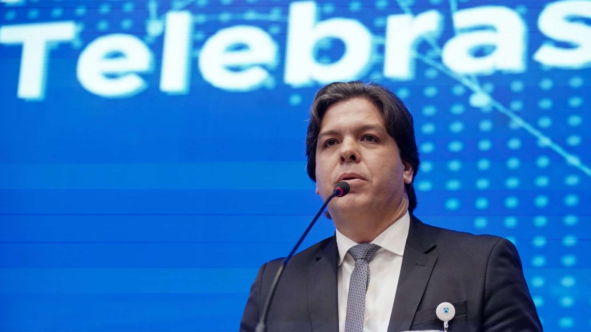 Presidente da Telebras, Frederico de Siqueira Filho, discursando em evento