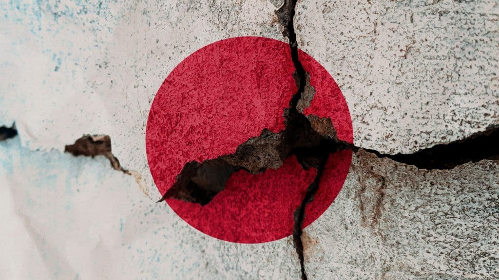 Montagem com bandeira do Japão sobreposta a rachaduras em concreto