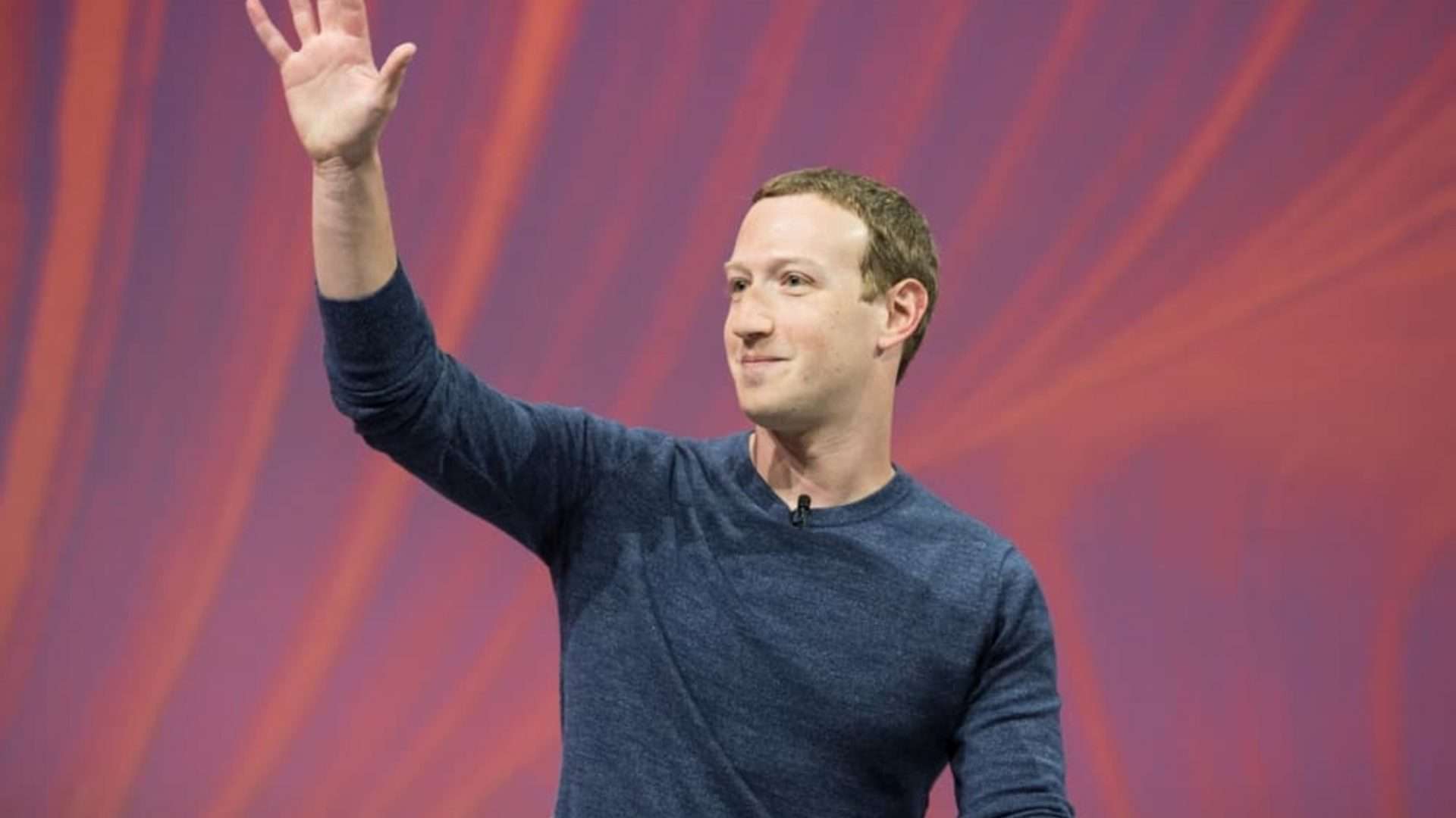 Mark Zuckerberg acenando