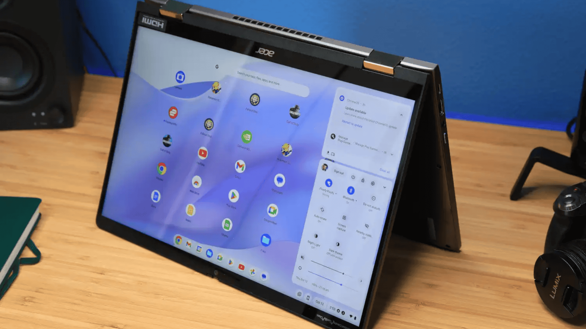 Chromebook Acer na posição contrária para utilização da tela touch