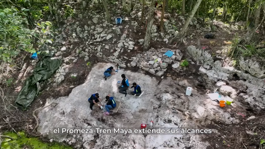 Arqueólogos em cima da pedra