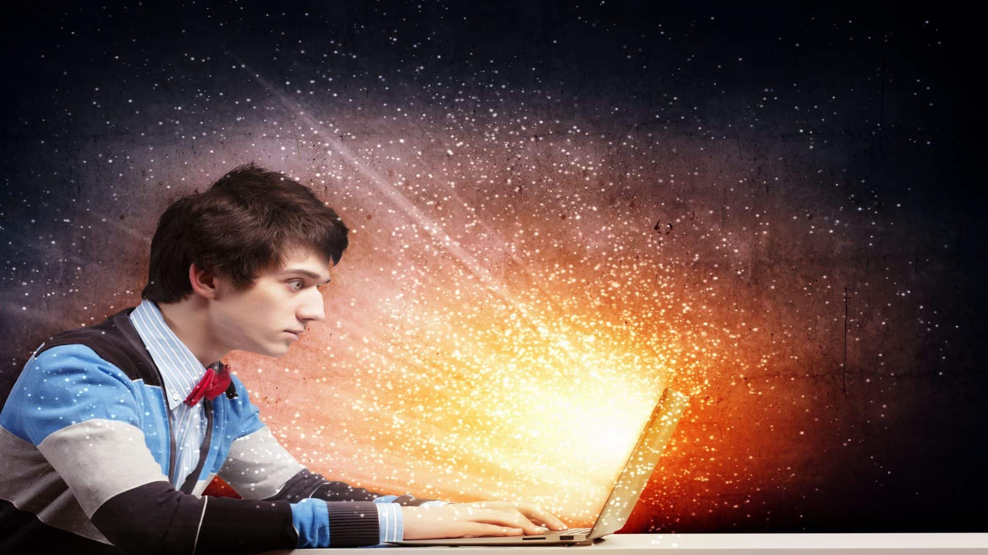 Imagem de um jovem empresário trabalhando com o laptop.